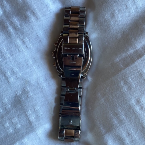 Micheal Kors Gold and Silver Watch - Picture 4 of 5